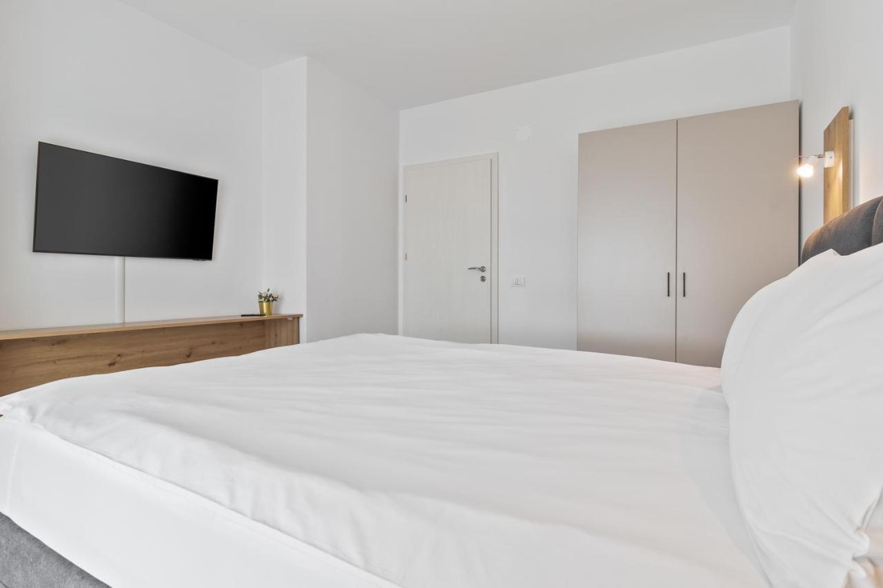 Grand Hill Flats Appartement Oradea Buitenkant foto