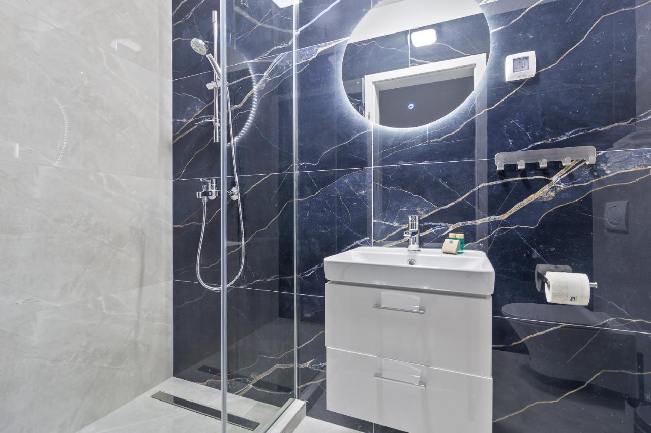 Grand Hill Flats Appartement Oradea Buitenkant foto