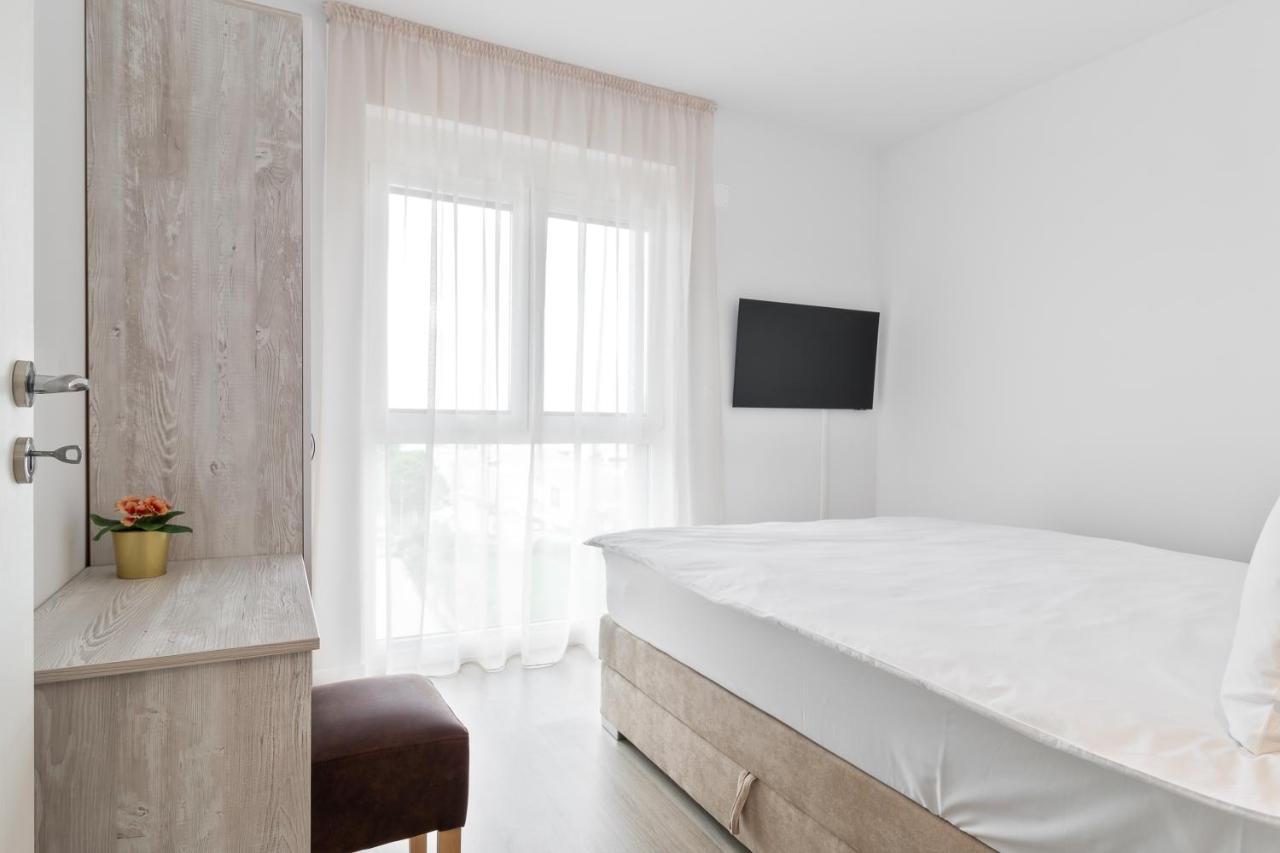 Grand Hill Flats Appartement Oradea Buitenkant foto