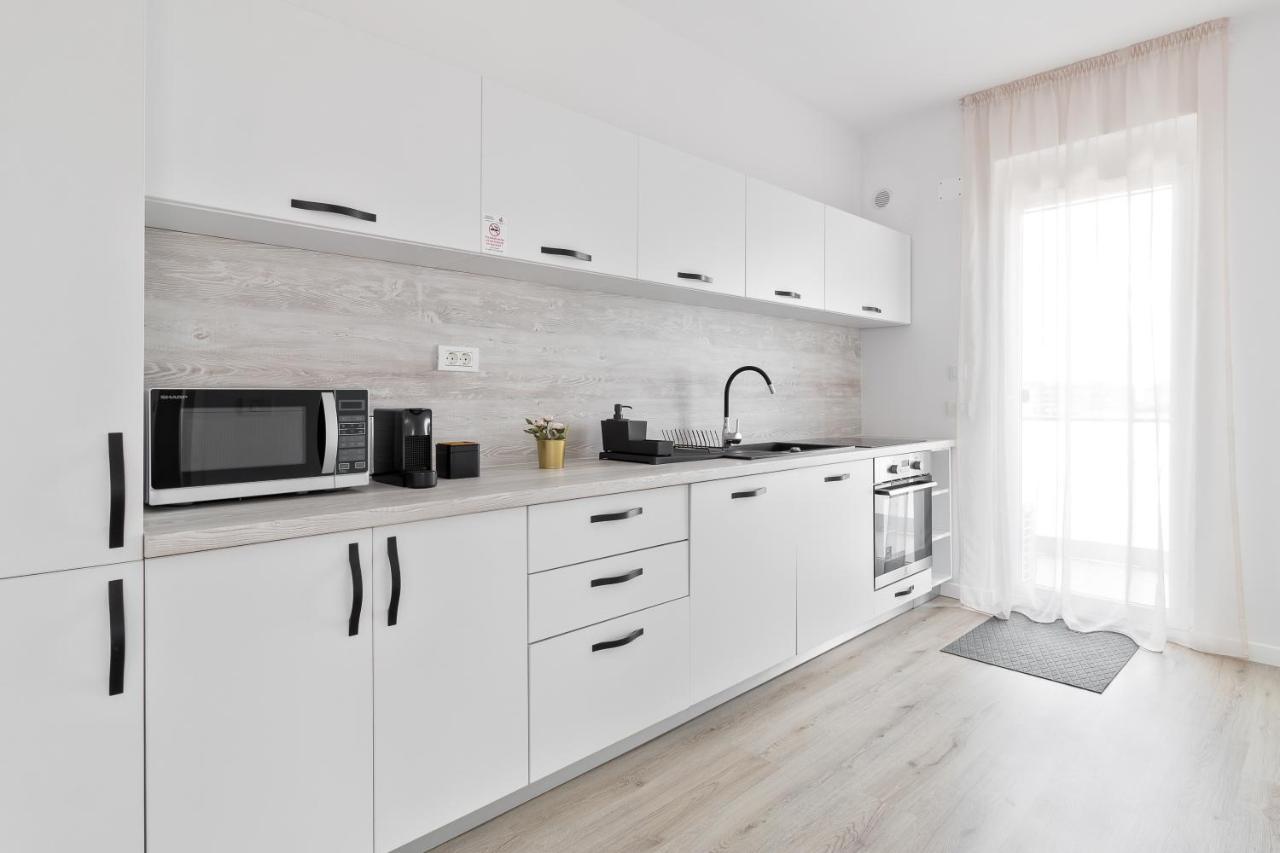 Grand Hill Flats Appartement Oradea Buitenkant foto