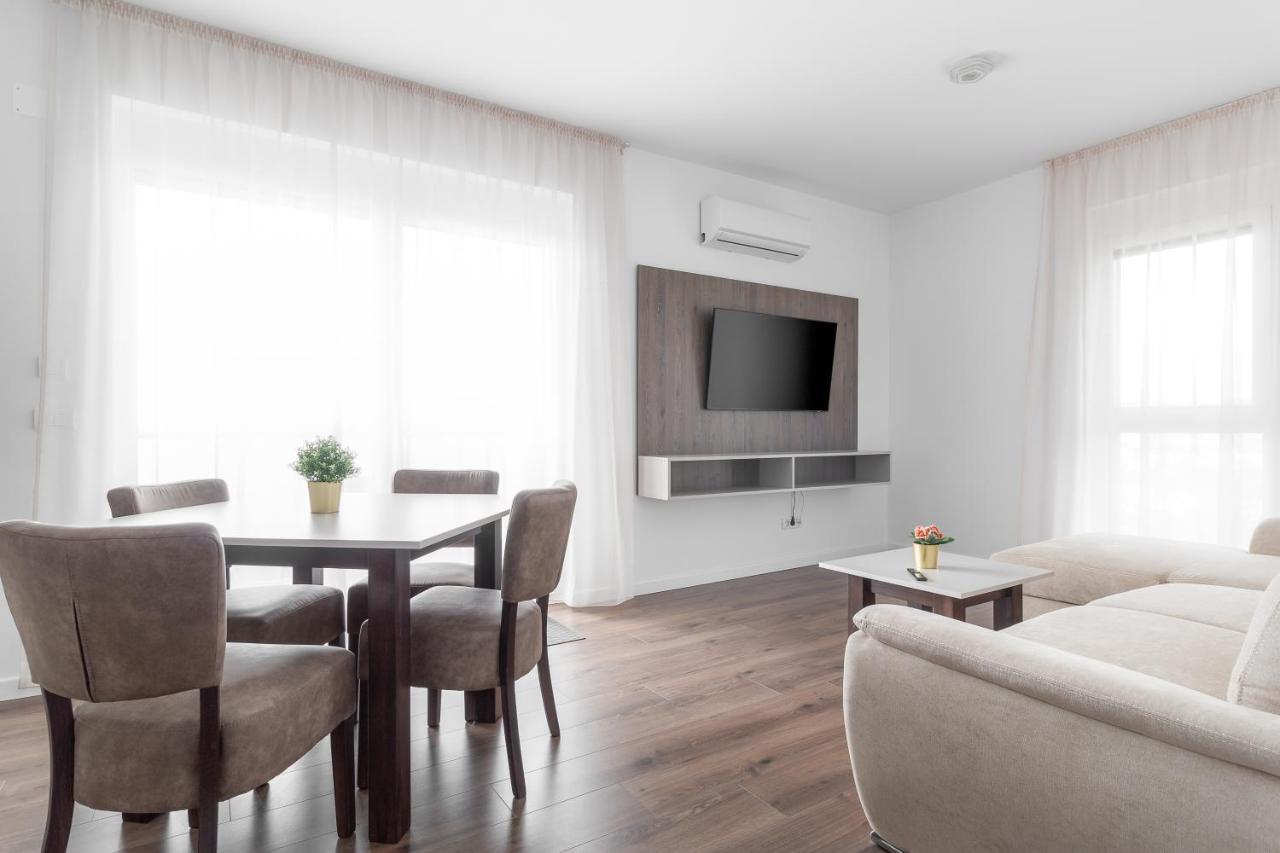 Grand Hill Flats Appartement Oradea Buitenkant foto