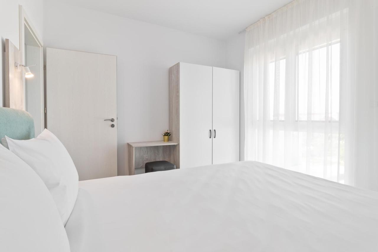 Grand Hill Flats Appartement Oradea Buitenkant foto