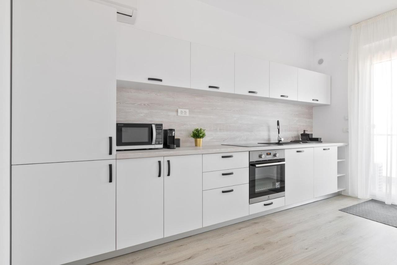 Grand Hill Flats Appartement Oradea Buitenkant foto