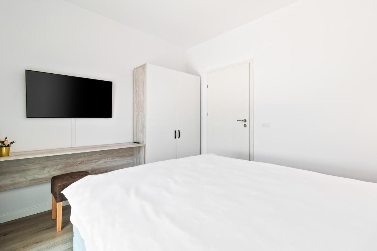 Grand Hill Flats Appartement Oradea Buitenkant foto