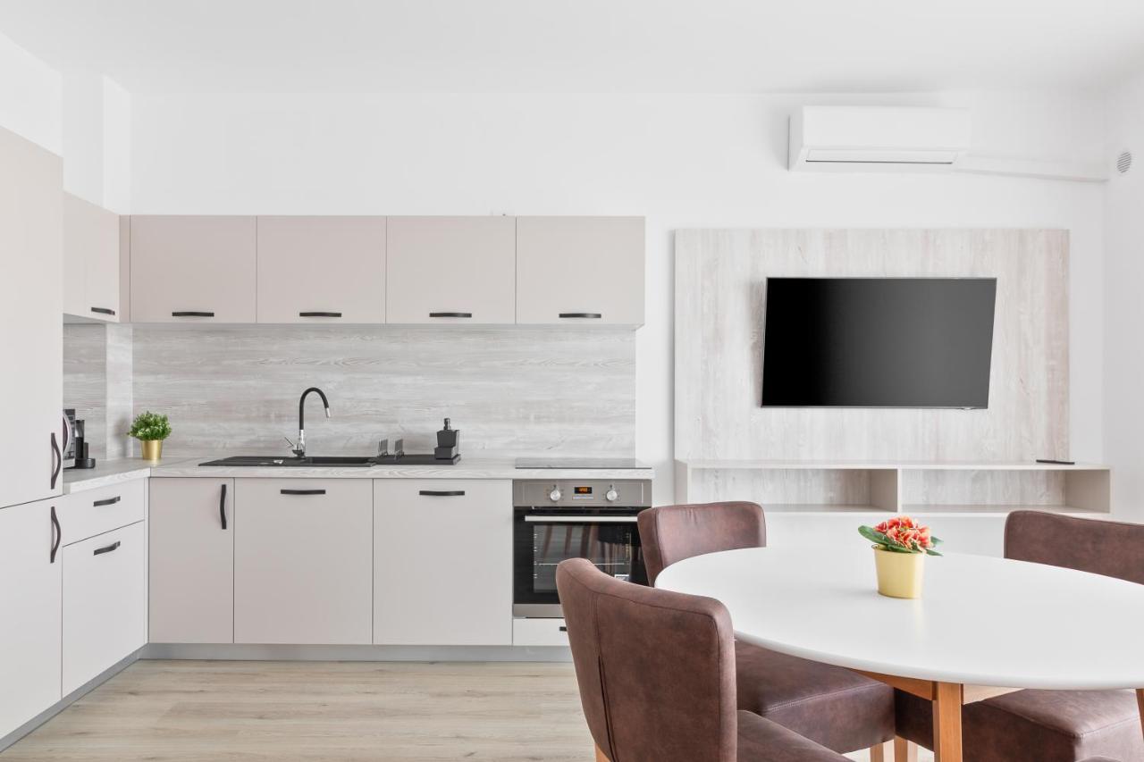 Grand Hill Flats Appartement Oradea Buitenkant foto