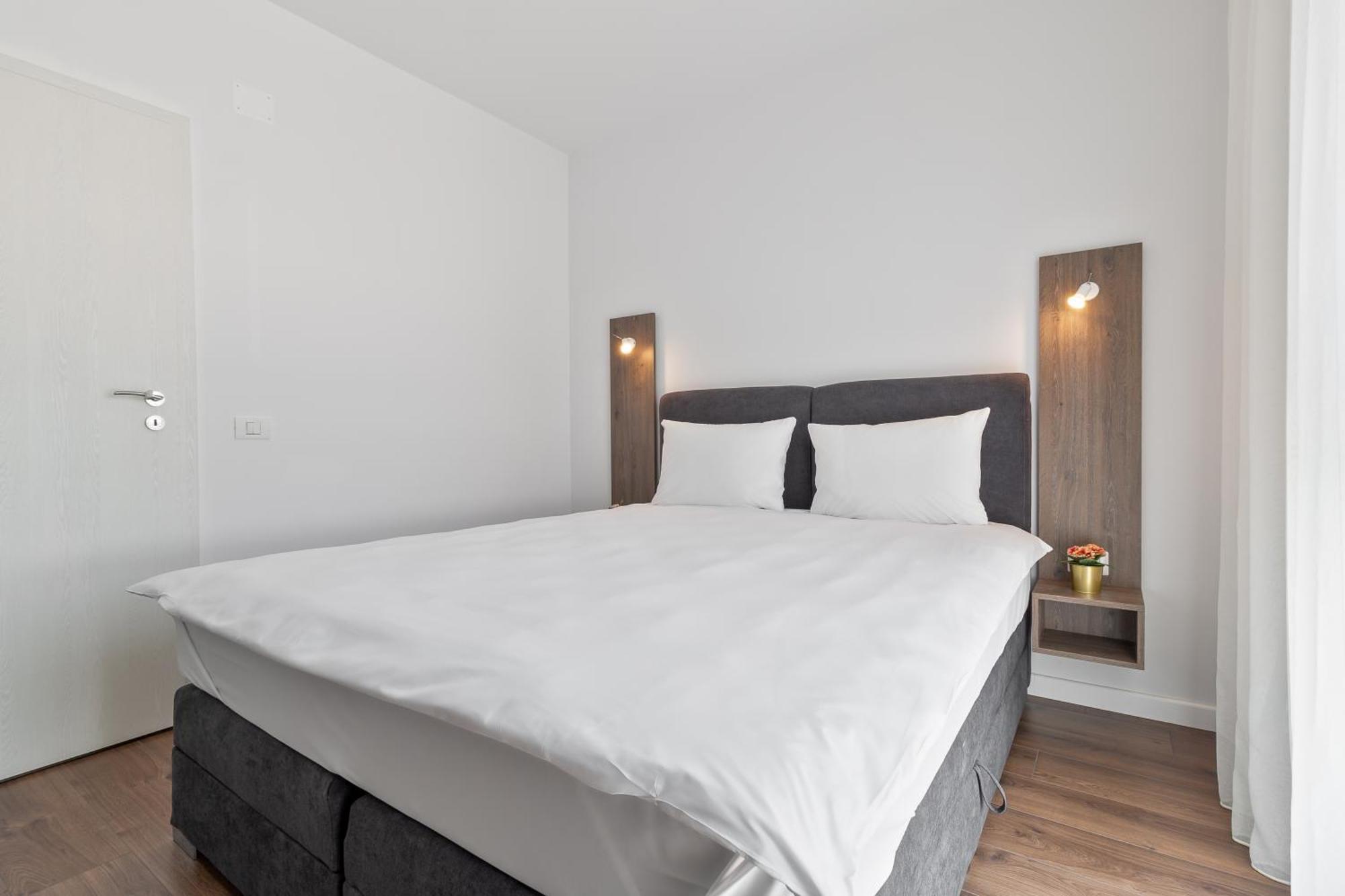 Grand Hill Flats Appartement Oradea Buitenkant foto